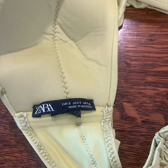 Yellow Ruffled Off-Shoulder Top - Picture 4 of 4